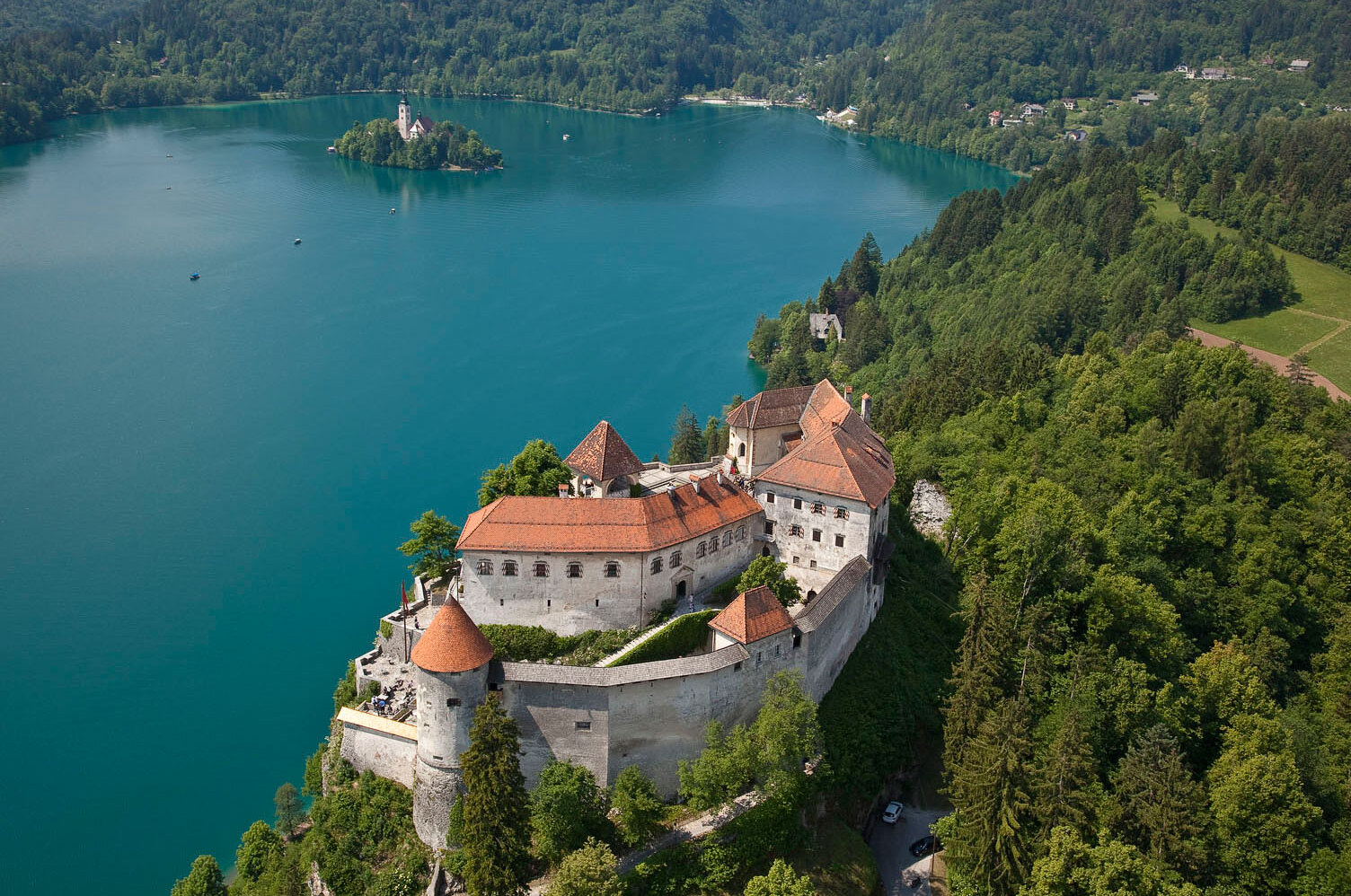 Bled Gaztelua da, agian zaharrena gaztelua Eslovenian - Grajska cesta | Secret World Trip Planner