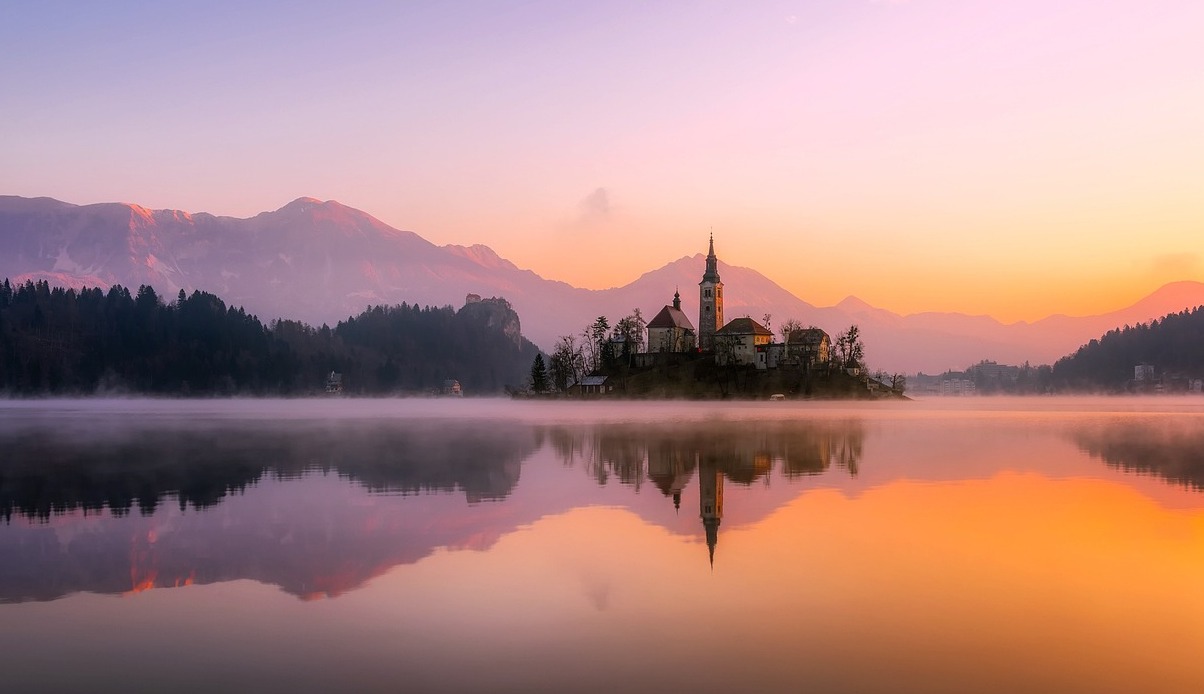 Bled Gaztelua da, agian zaharrena gaztelua Eslovenian - Grajska cesta | Secret World Trip Planner