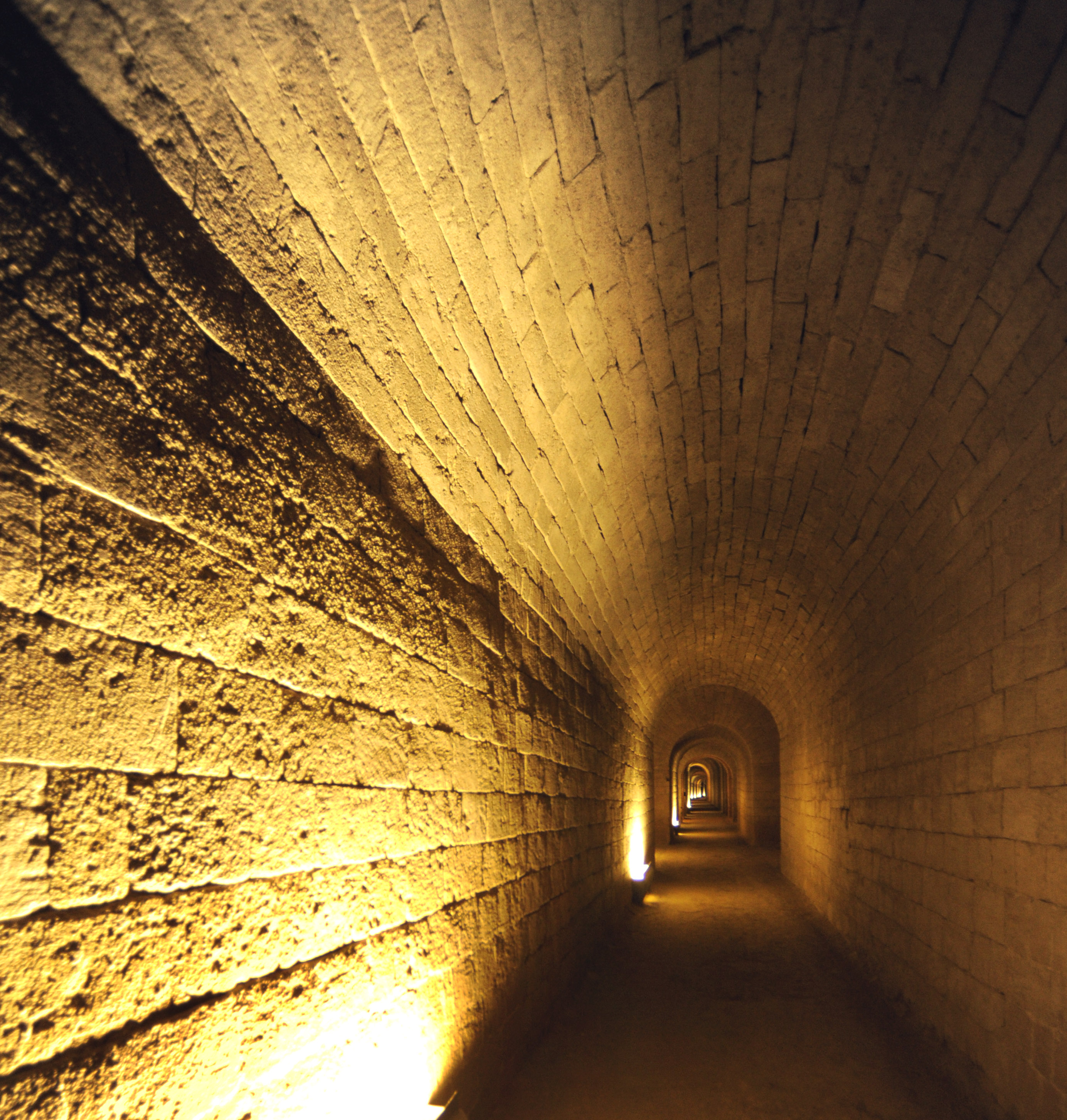 Sejanus ၏ဂူ - Napoli | Secret World Trip Planner