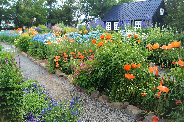 Lystigarðurinn Botanical Garden — Akureyri