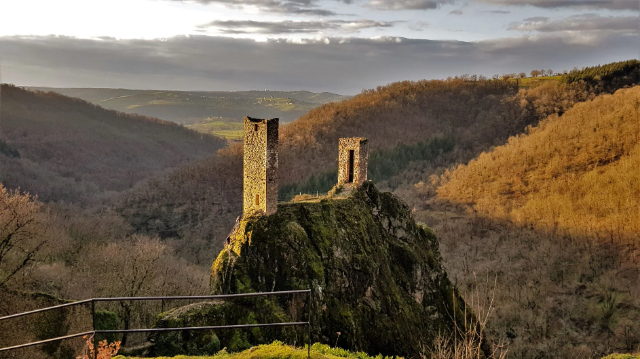 Les ruïnes de Peyrusse-le-Roc - Peyrusse-le-Roc | Secret World Trip Planner
