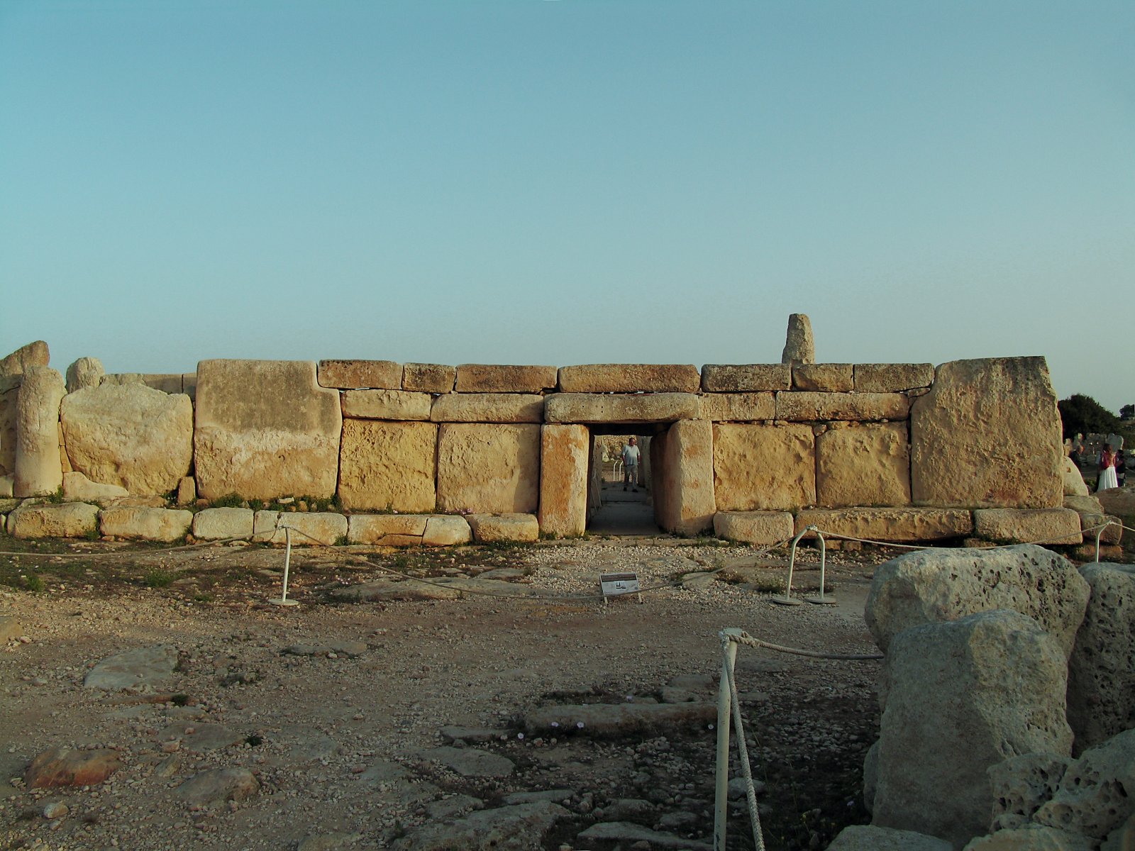 Ħaġar Qim este un templu megalitic vechi din Malta - Il-Qrendi | Secret World Trip Planner