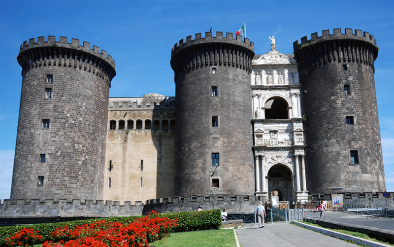 Angioino masyvas (Castel Nuovo) - Napoli | Secret World Trip Planner