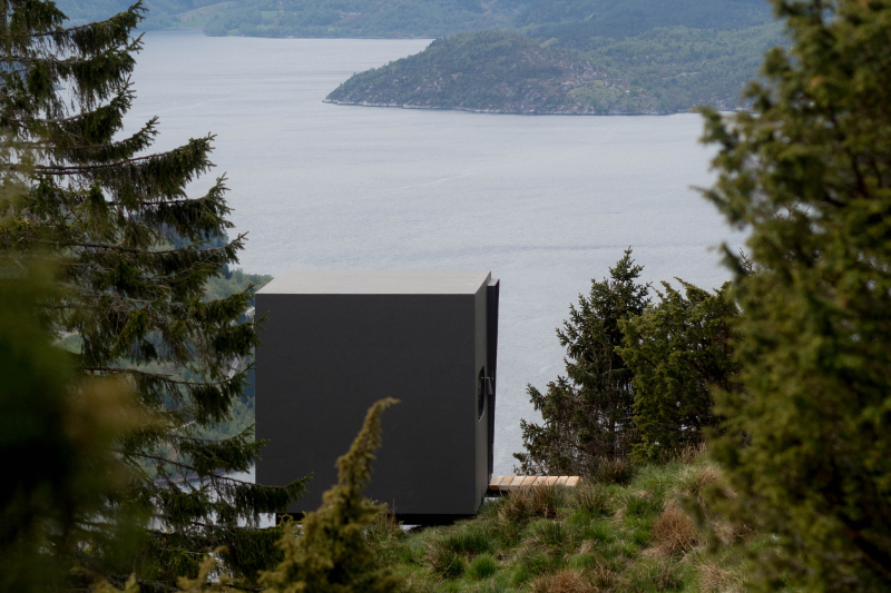 Boîte à oiseaux dans les fjords norvégiens - Hafstadstølsvegen 517 | Secret World Trip Planner