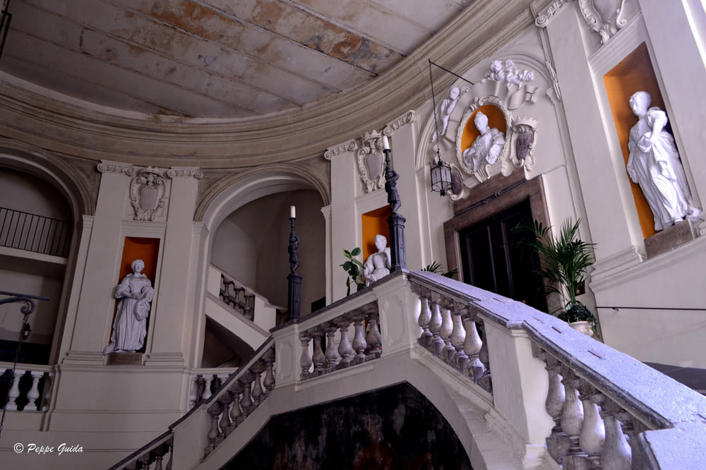 Palazzo Spinelli di Laurino dhe fantazmat - Napoli | Secret World Trip Planner