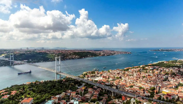 Crucero por el Bósforo - Reşadiye Cd. İstanbul Deniz Otobüsleri İskelesi No:730 | Secret World Trip Planner