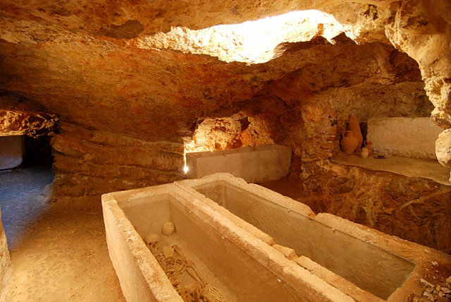 Necropolis van Puig des Molins - Eivissa | Secret World Trip Planner