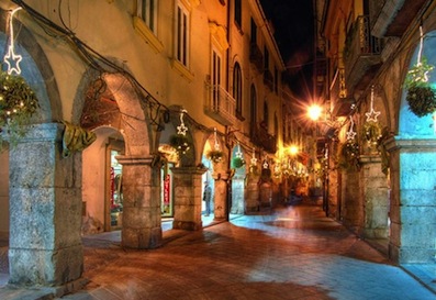 Cava dei Tirreni i jej arkady - Cava de' Tirreni | Secret World Trip Planner