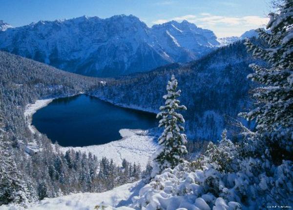 Trekking al Lago delle Malghette - Campo Carlo Magno | Secret World Trip Planner