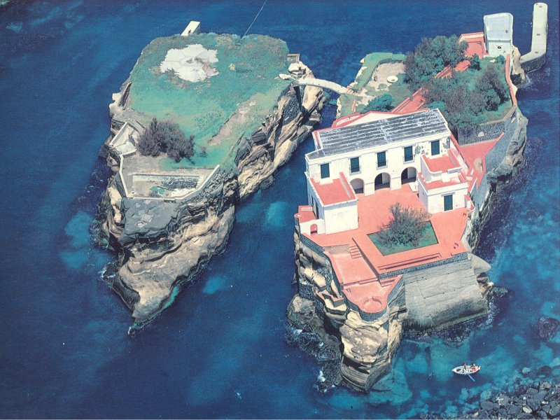 La strana storia dell'isola maledetta della Gaiola - Napoli | Secret World Trip Planner