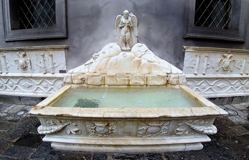 Fontana della Spinacorona - Napoli | Secret World Trip Planner