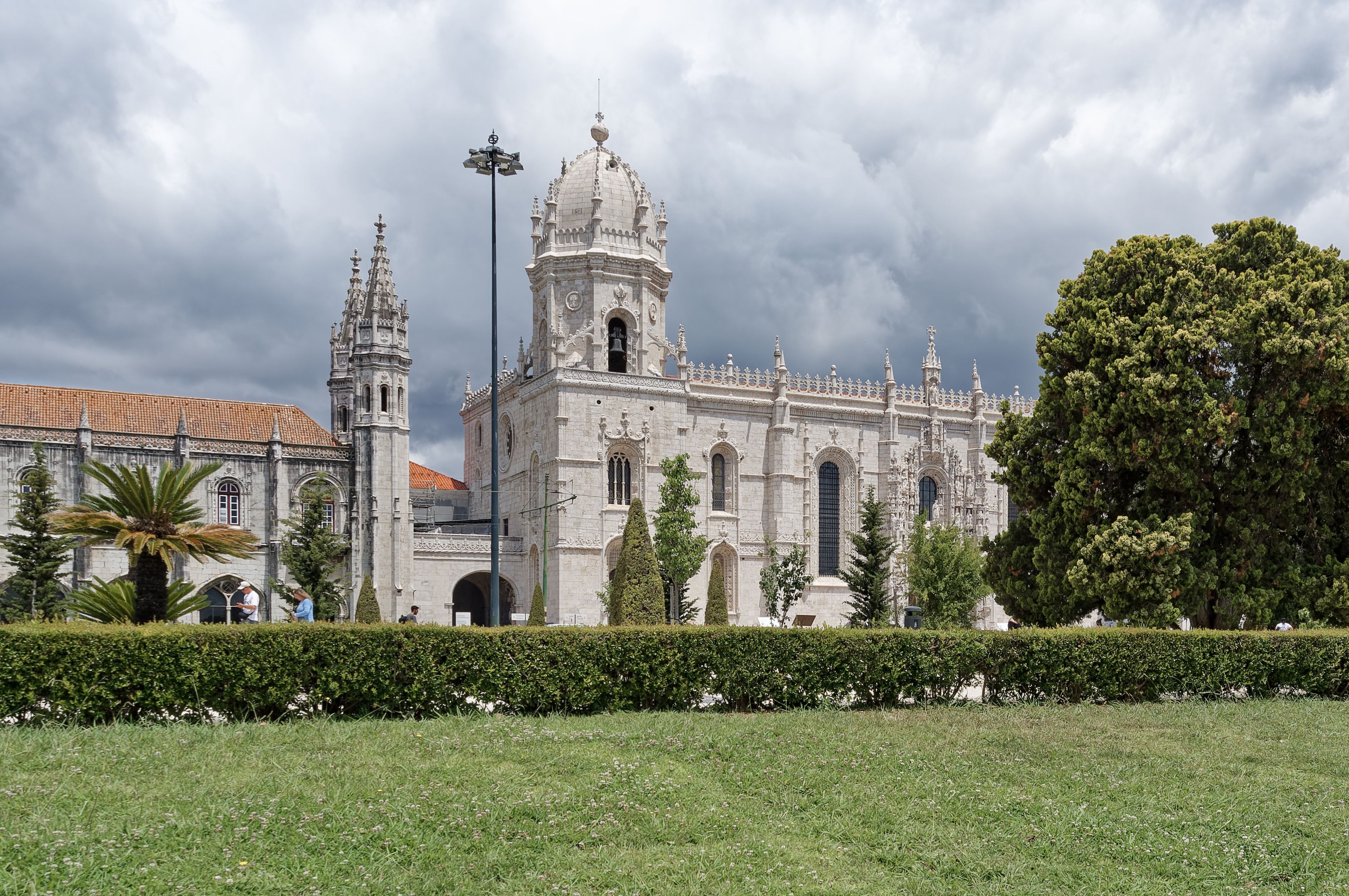 Discovering the Majestic Monastery of Jerónimos — Praça do Império 1400-206 Lisboa
