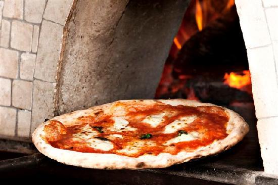 La Pizza Margherita e la sua leggenda — Napoli