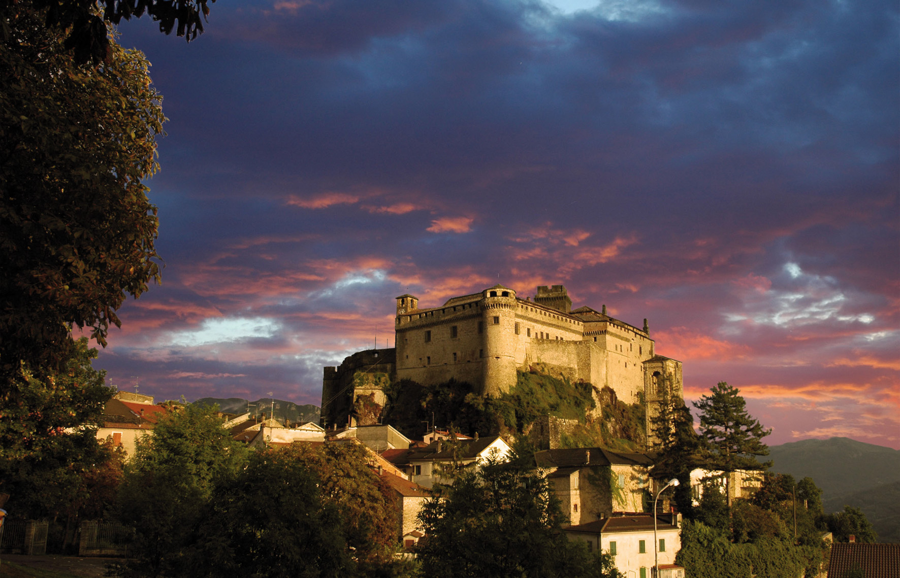 Castello di Bardi - val Ceno - Bardi | Secret World Trip Planner