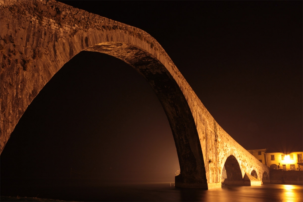 Ponte “del Diavolo” o “della Maddalena”, - Borgo a Mozzano | Secret World Trip Planner