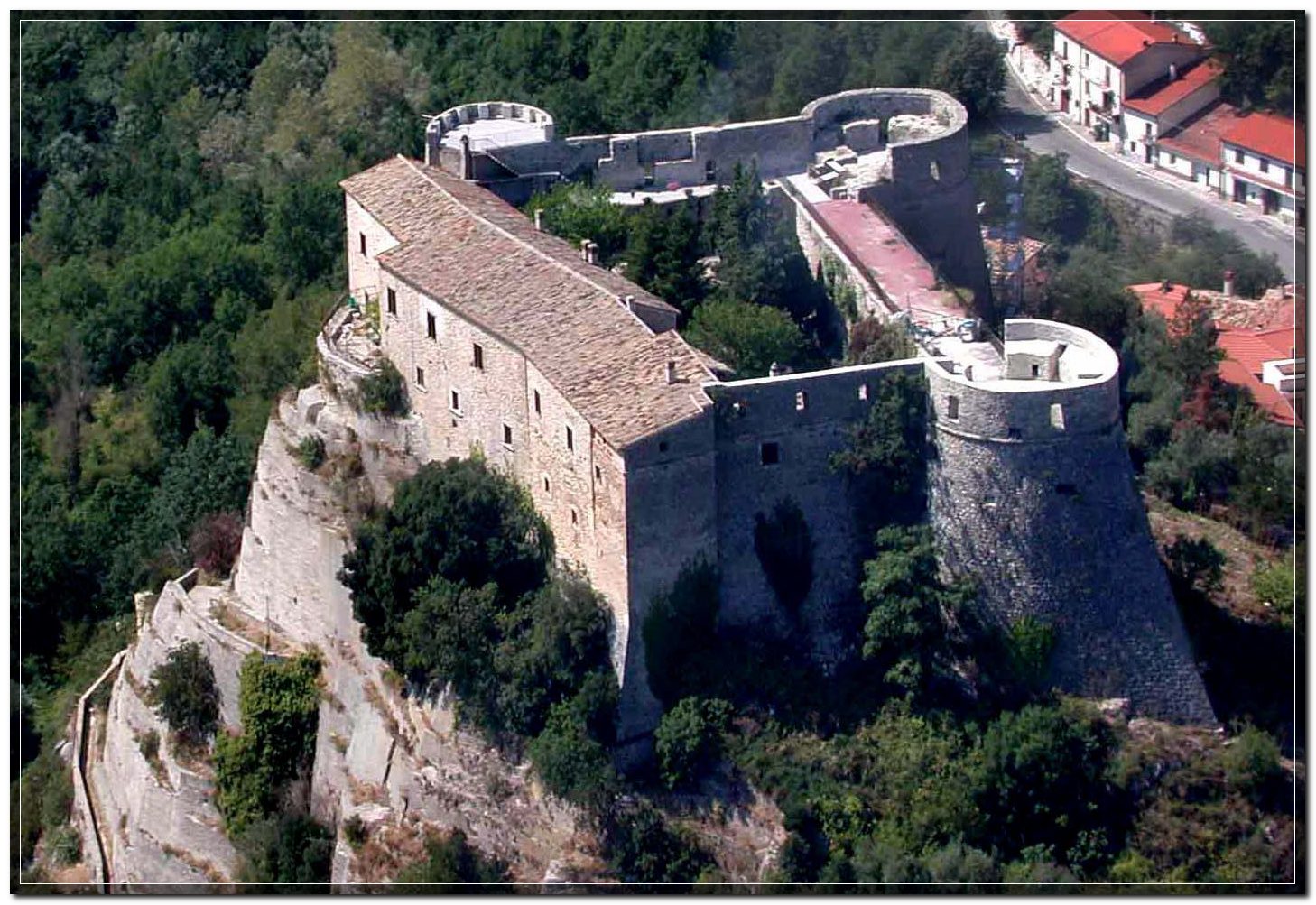 Castello Pandone - Cerro al Volturno IS | Secret World Trip Planner