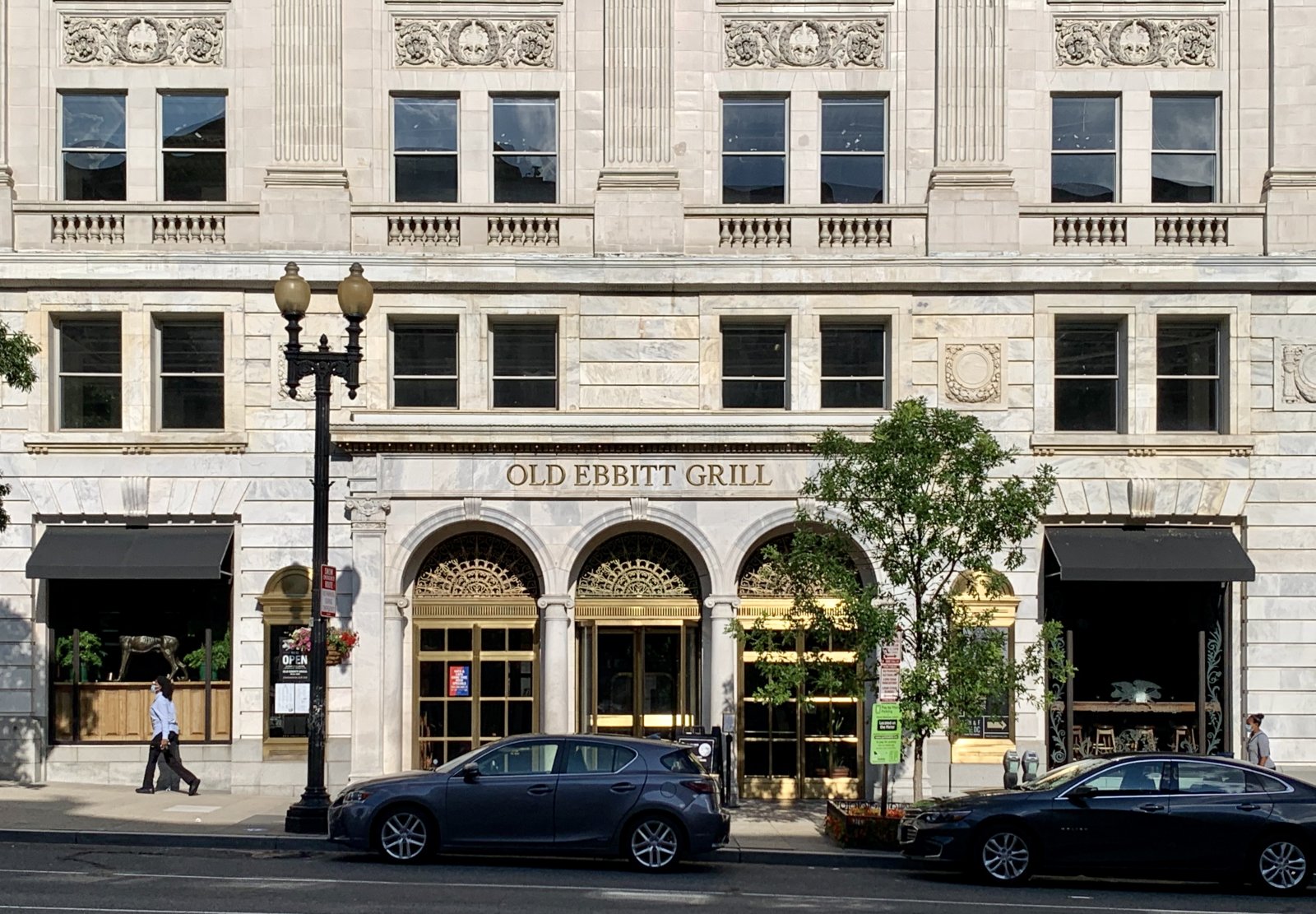 Old Ebbitt Grill, fundada en 1856, es la taberna más antigua de Washington. - Old Ebbitt Grill | Secret World Trip Planner