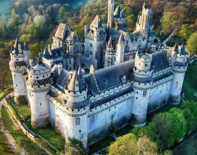 Castello di Pierrefonds - Pierrefonds | Secret World Trip Planner
