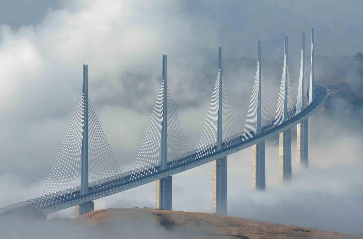 El puente del viaducto de Millau: El puente más alto del mundo - Mundo Secreto - La Bastide-Pradines | Secret World Trip Planner