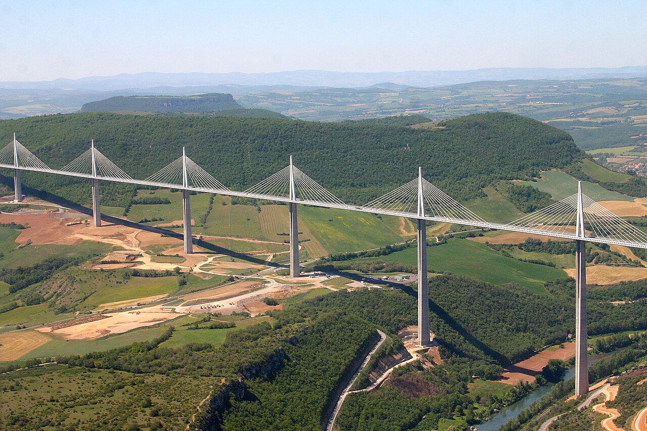 El puente del viaducto de Millau: El puente más alto del mundo - Mundo Secreto - La Bastide-Pradines | Secret World Trip Planner