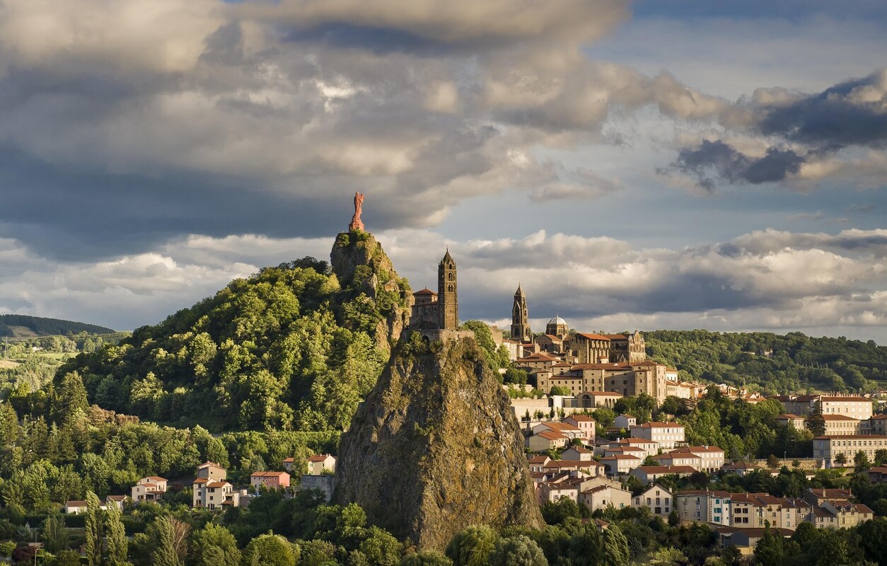 Statua di Nostra Signora della Francia a Le Puy-en-Velay — Le Puy-en-Velay