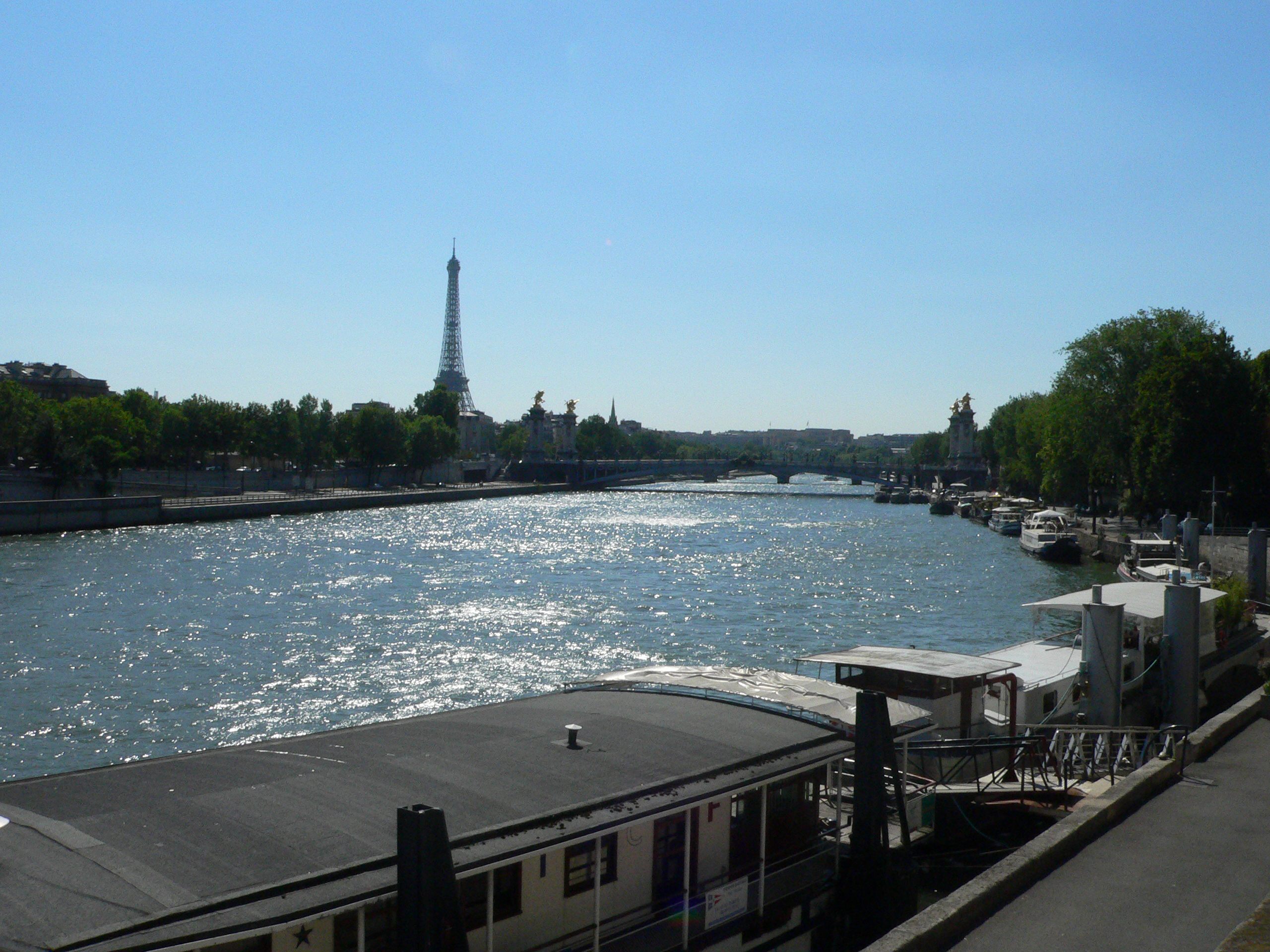 Fuente de Comercio Fluvial y Navegación - Paris | Secret World Trip Planner