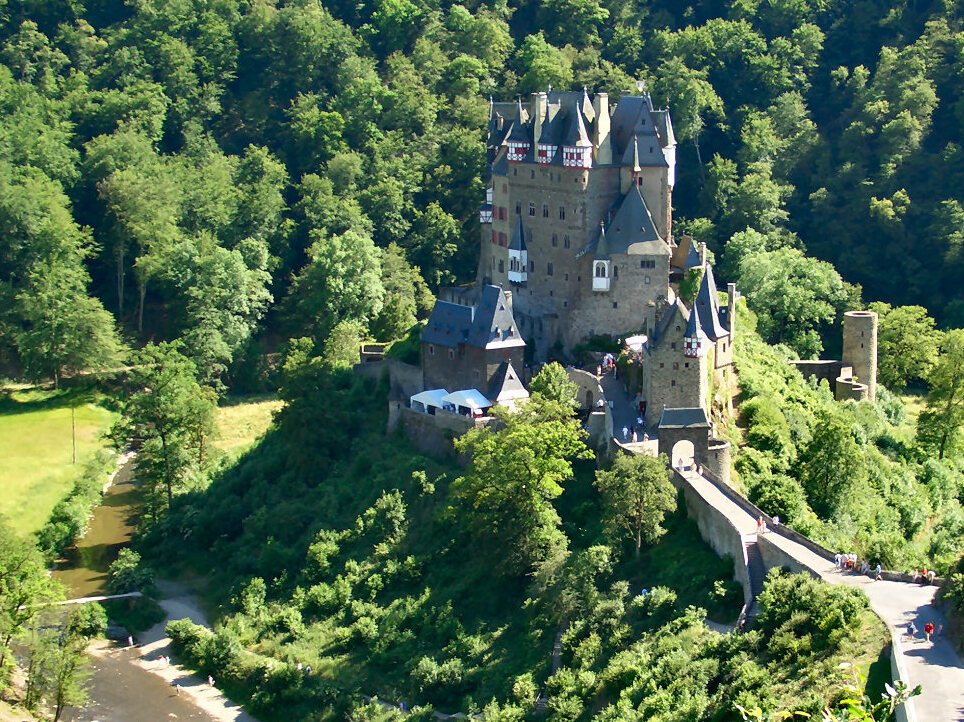 Magical Burg Eltz Castle - Münstermaifeld | Secret World Trip Planner