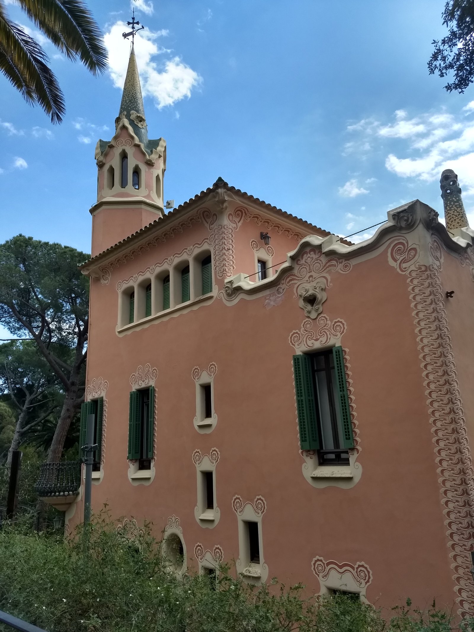 Barselonas Güell parks - Barcelona | Secret World Trip Planner