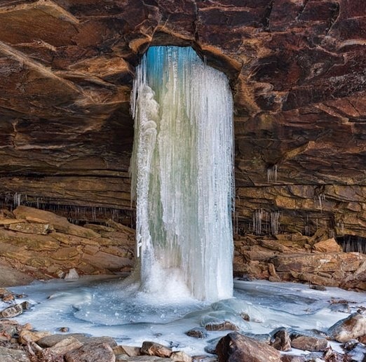 Cascada congelada Glory Hole - Boston Township | Secret World Trip Planner