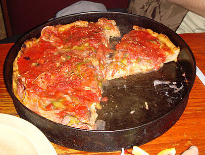 Pizza al estilo de Chicago - Chicago | Secret World Trip Planner