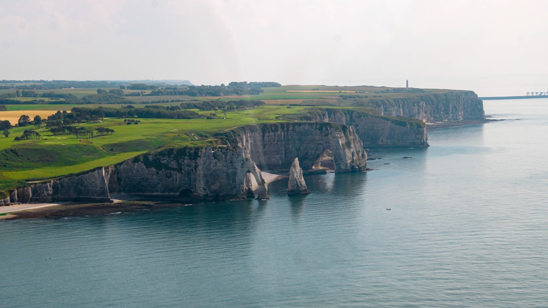 Los acantilados de Etretat - Étretat | Secret World Trip Planner