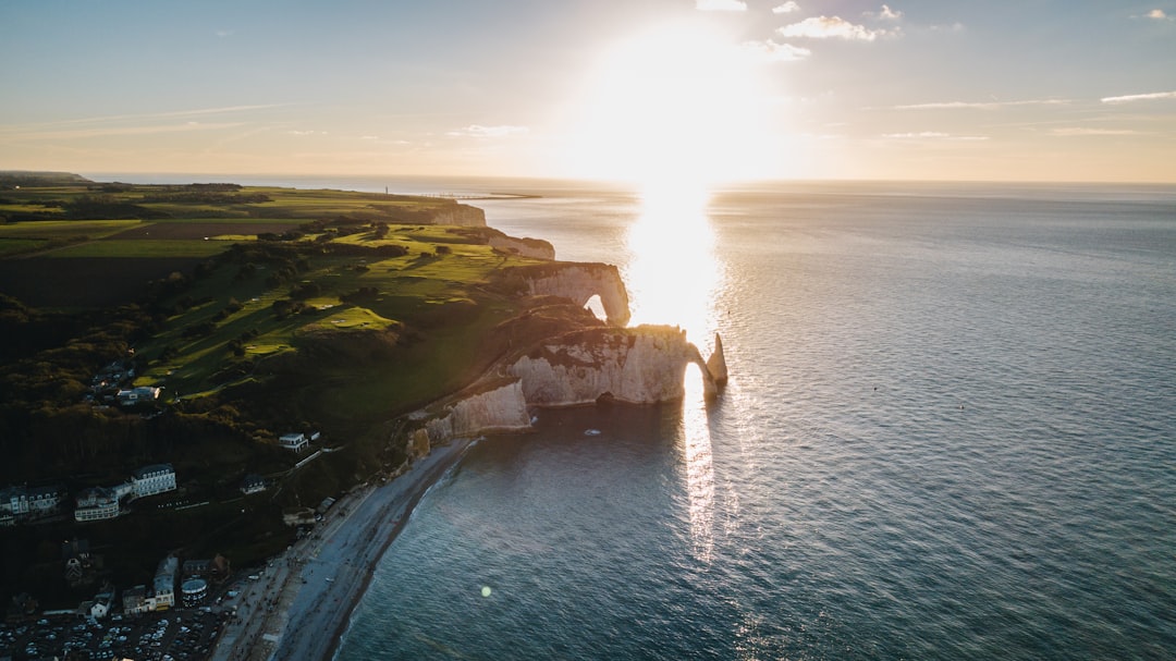Los acantilados de Etretat - Étretat | Secret World Trip Planner