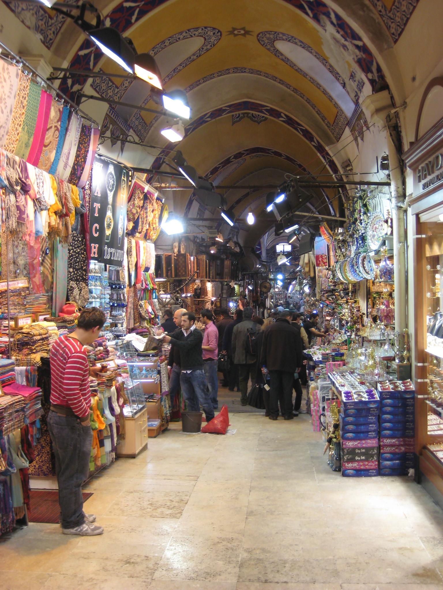 El Gran Bazar es uno de los mercados más antiguos del mundo - Beyaz?t Mh. | Secret World Trip Planner
