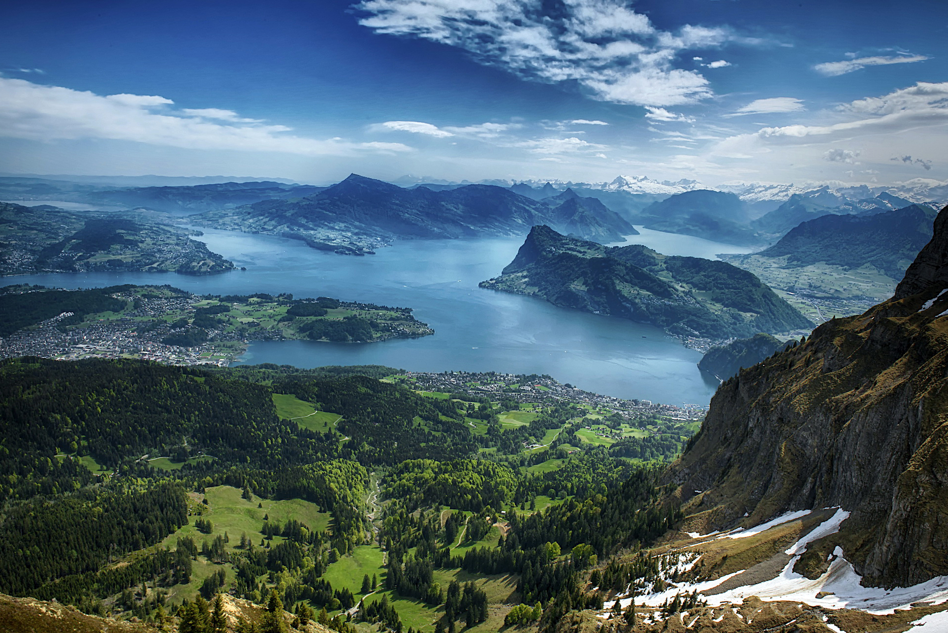 Fyrisjön är den fjärde största sjön i Schweiz. - Lago dei Quattro Cantoni | Secret World Trip Planner