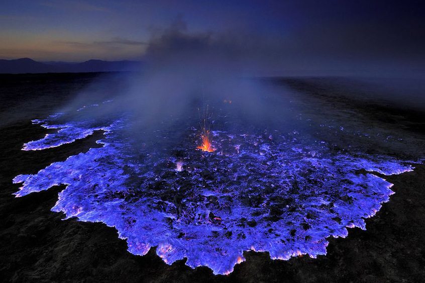 Kawah Ijen es un volcán que erupciona lava azul eléctrico - Kabupaten Bondowoso | Secret World Trip Planner