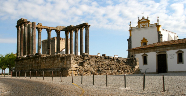 Templo romano de Évora - Évora | Secret World Trip Planner