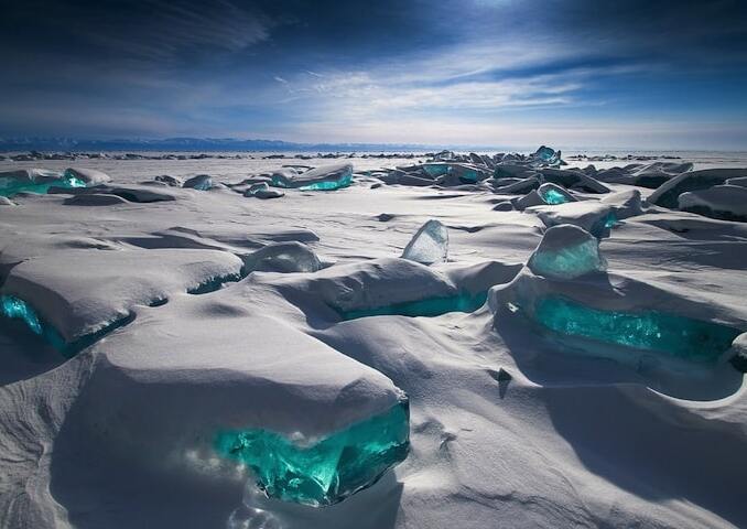 Il lago Baikal e il suo incredibile ghiaccio di colore blu indefinibile — Lago Bajkal