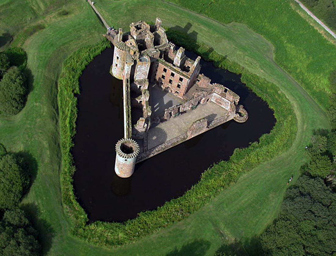 Dumfries Castillo de Caerlaverock - Dumfries | Secret World Trip Planner