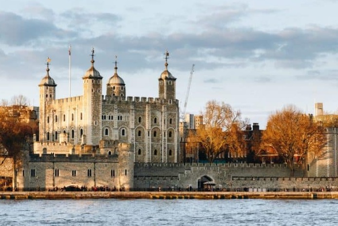 Tower of London ...symbol of the city - Londra | Secret World Trip Planner