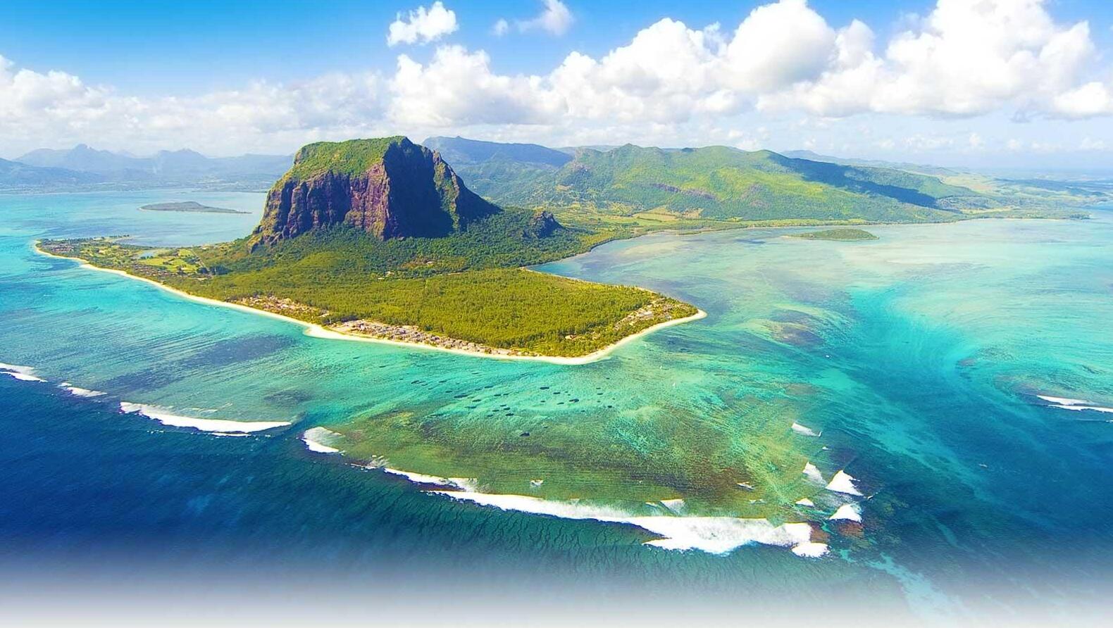 Absolutely Stunning Illusion of an Underwater Waterfall in Mauritus island | Secret World Trip Planner