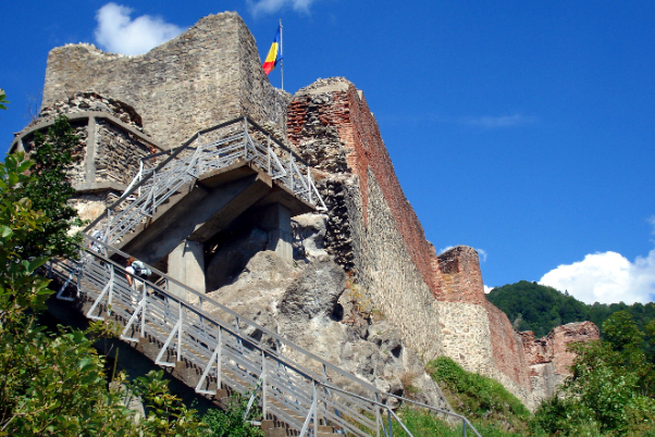 O Castelo de Poenari é talvez o verdadeiro castelo do Drácula - Curtea de Arge? | Secret World Trip Planner