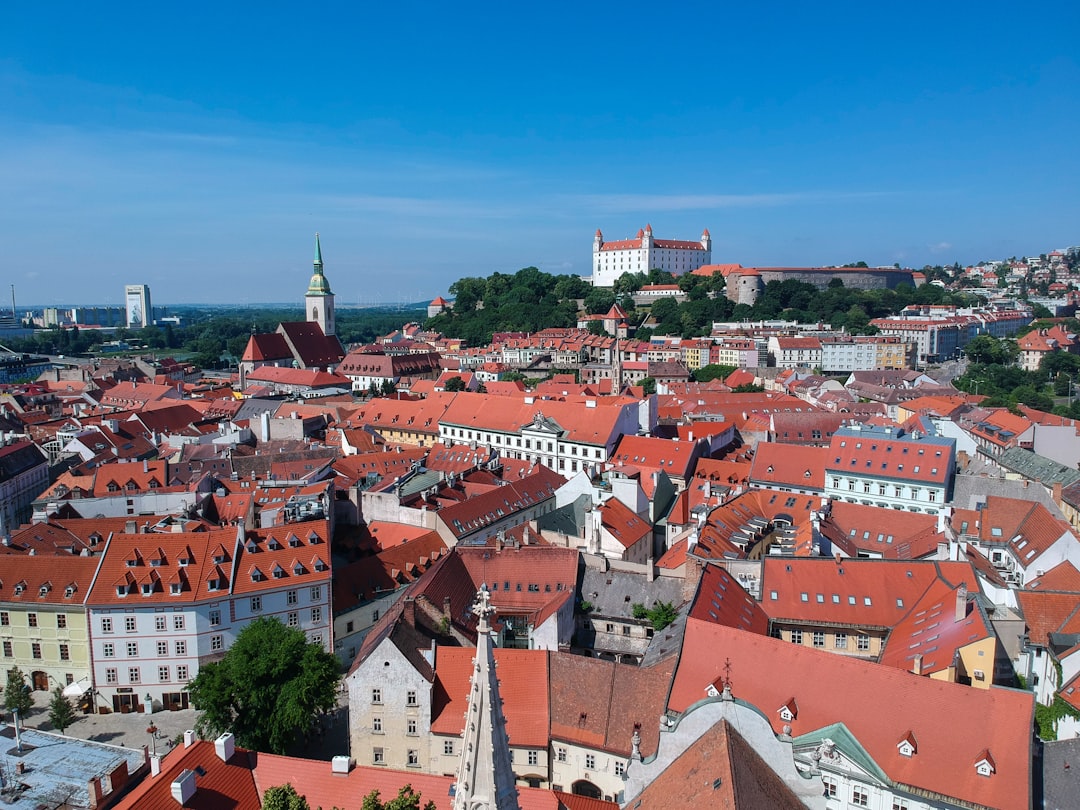 Il centro storico di Bratislava è la Città Vecchia, che sorge ai piedi del mae - Bratislava | Secret World Trip Planner