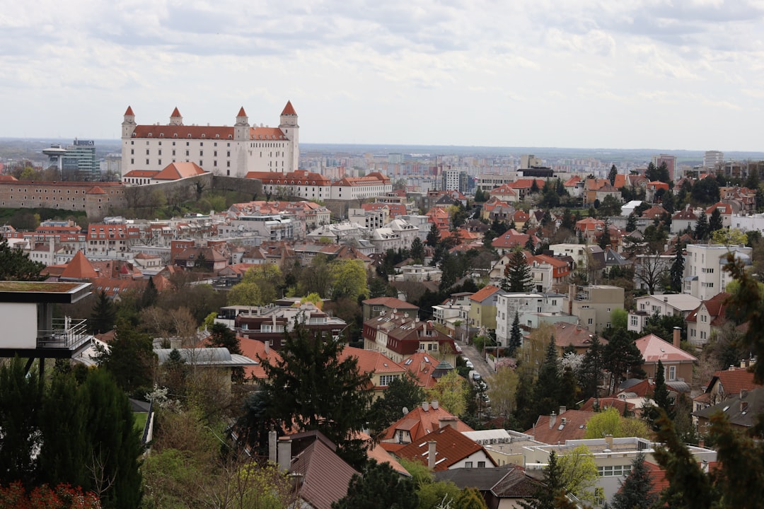 Il centro storico di Bratislava è la Città Vecchia, che sorge ai piedi del mae - Bratislava | Secret World Trip Planner
