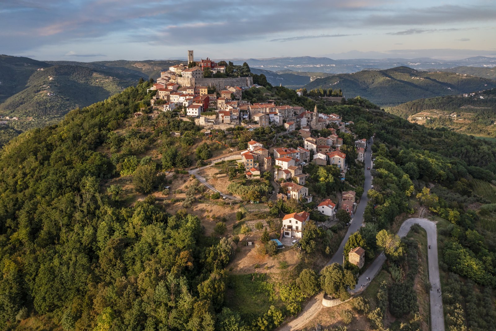 Motovun es un pueblo medioeval de Istria - Montona | Secret World Trip Planner