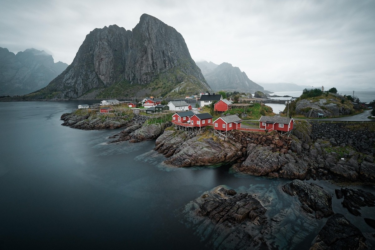 Reine es un pueblo pesquero de Noruega - Reine | Secret World Trip Planner