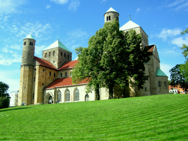 Iglesia de San Miguel en Hildesheim, Alemania - Hildesheim | Secret World Trip Planner