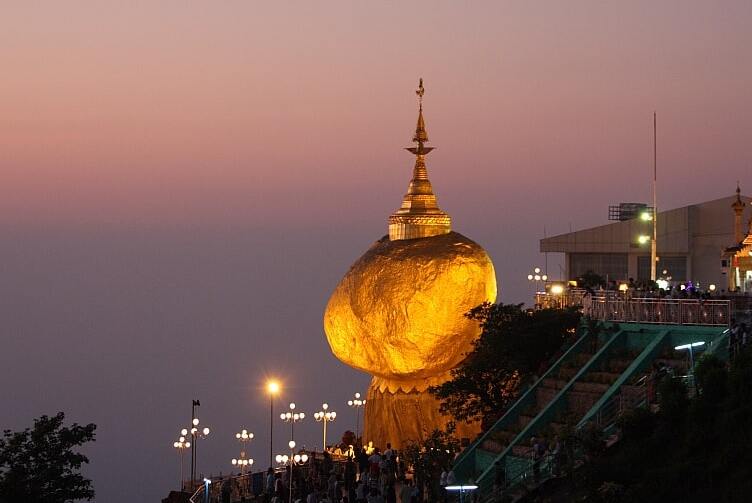 Pagoda Kyaiktiyo (Roca de Oro) - Kin Pun Sakhan | Secret World Trip Planner