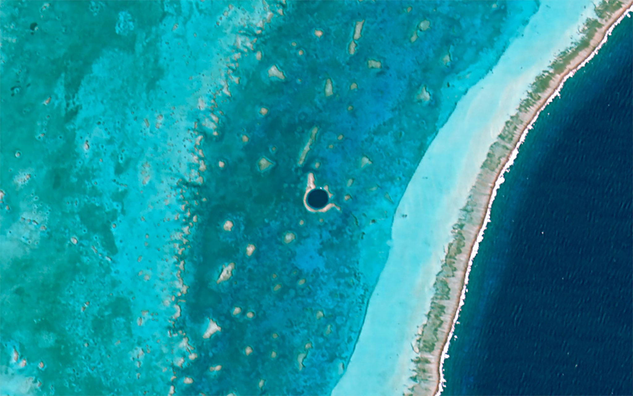 Great Blue Hole : World’s largest submarine sinkhole. - Lighthouse Reef | Secret World Trip Planner
