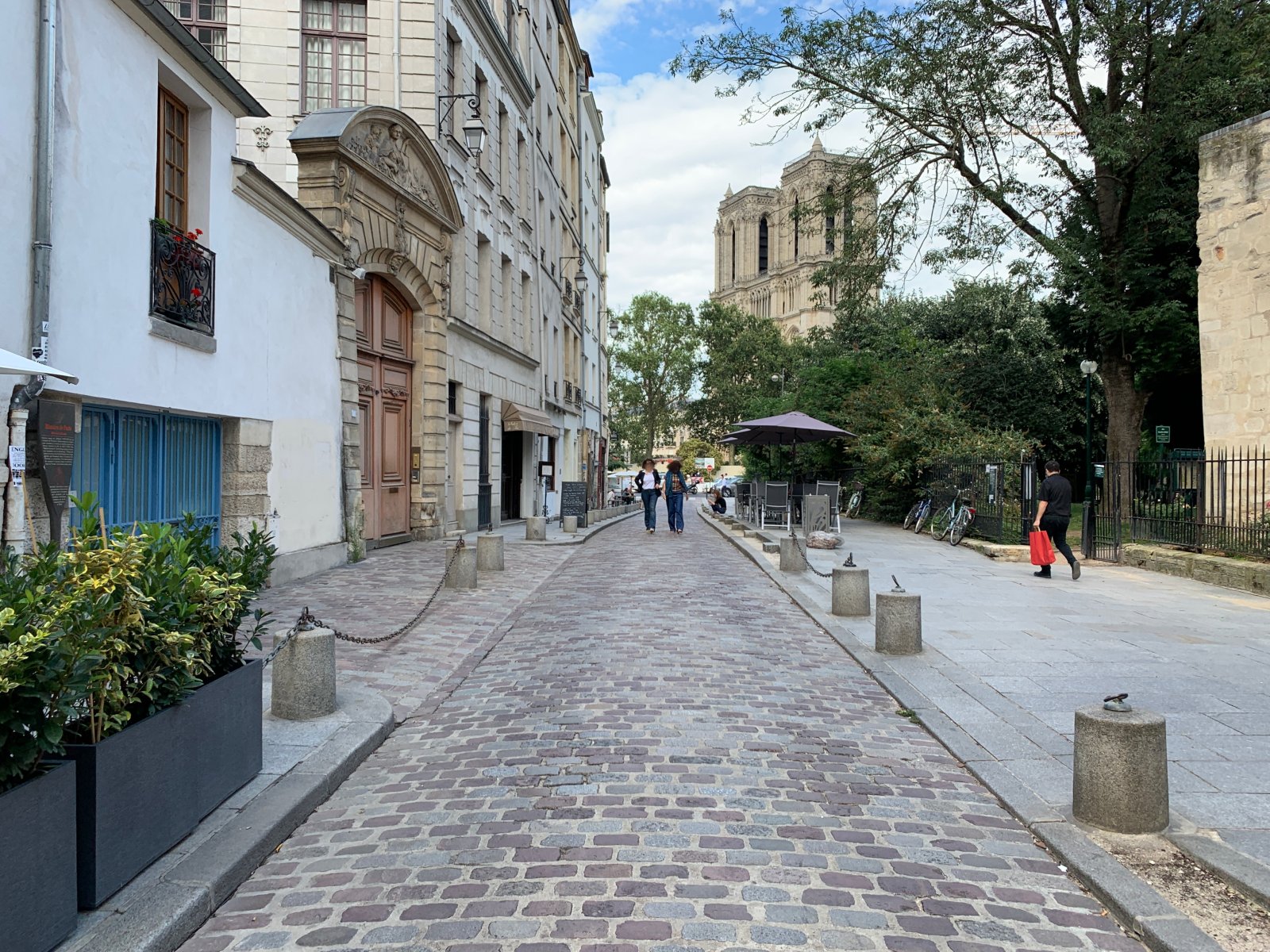 París | Saint-Julien-le-Pauvre - Paris | Secret World Trip Planner