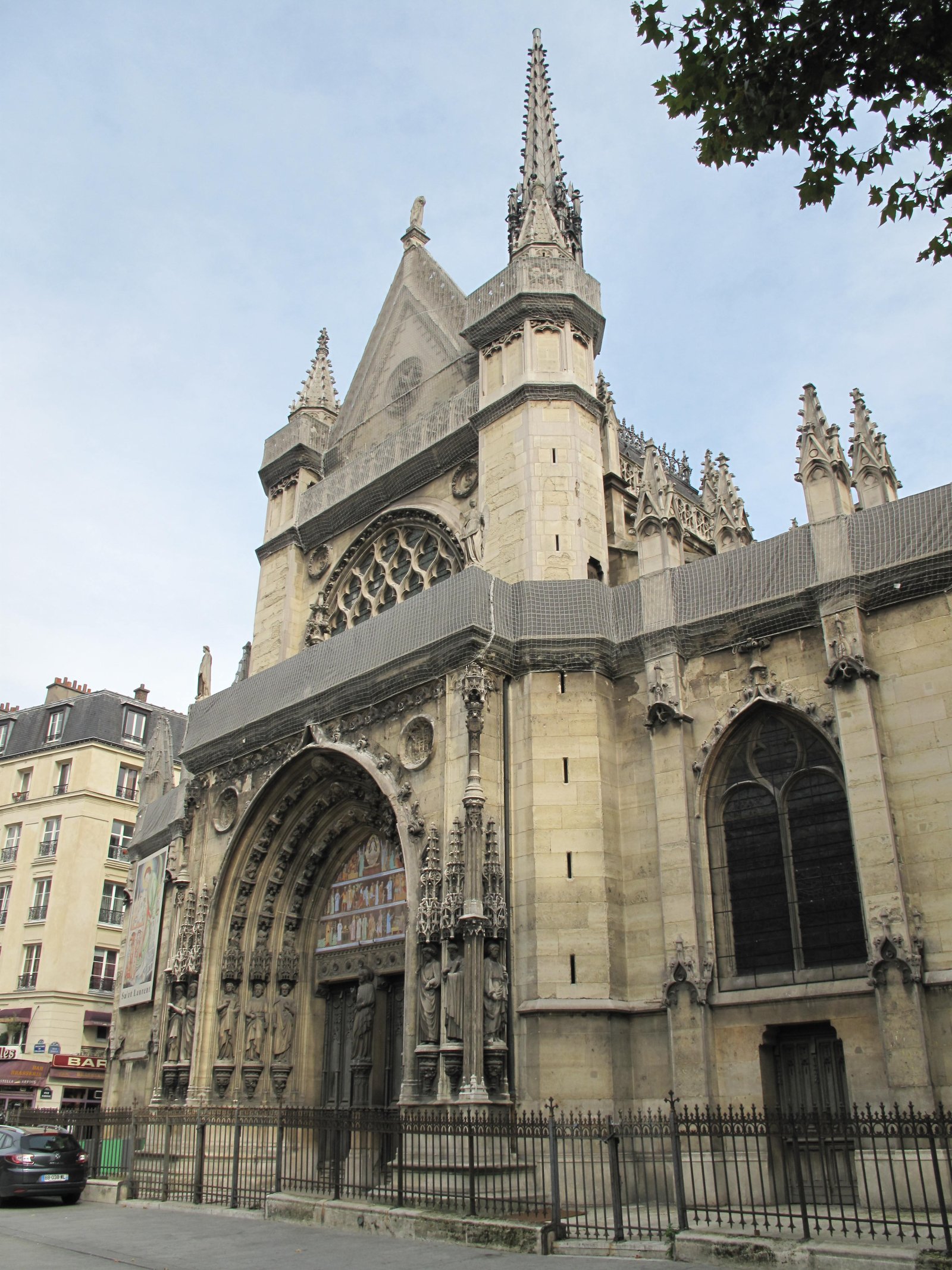 París y la iglesia de Saint-Laurent - Paris-10E-Arrondissement | Secret World Trip Planner
